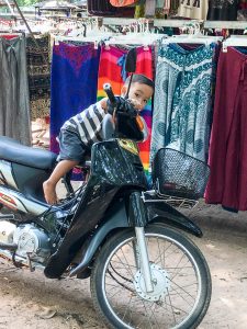 child in siem reap